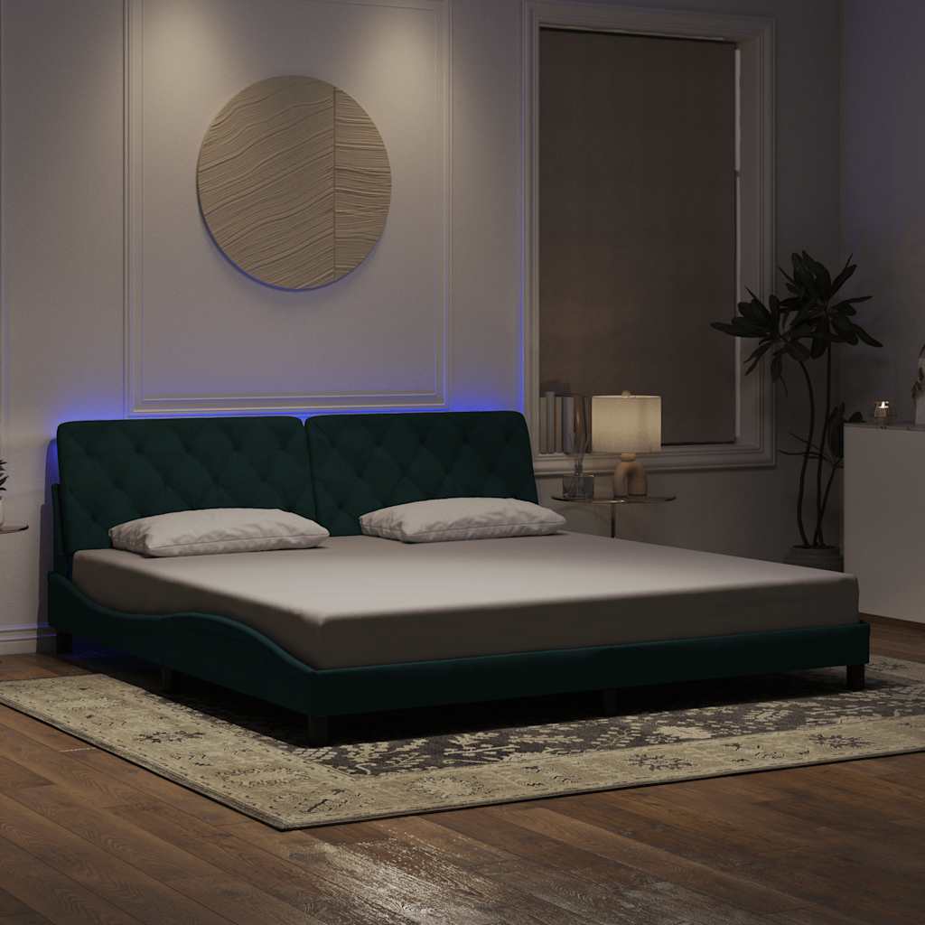Bettgestell mit LED ohne Matratze Dunkelgrün 200x200 cm Samt